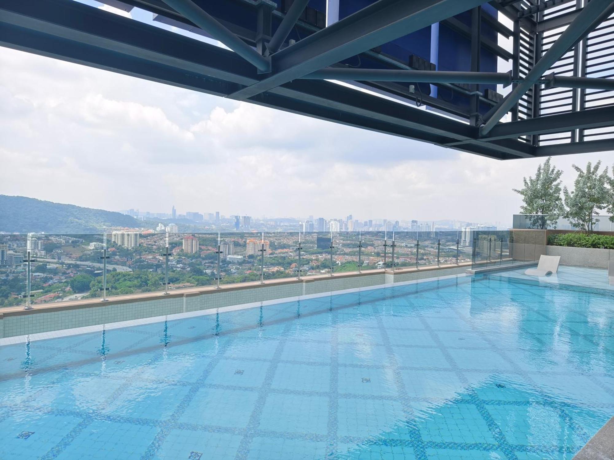 Mossaz Suites Empire City By Starwood Petaling Jaya Exterior photo