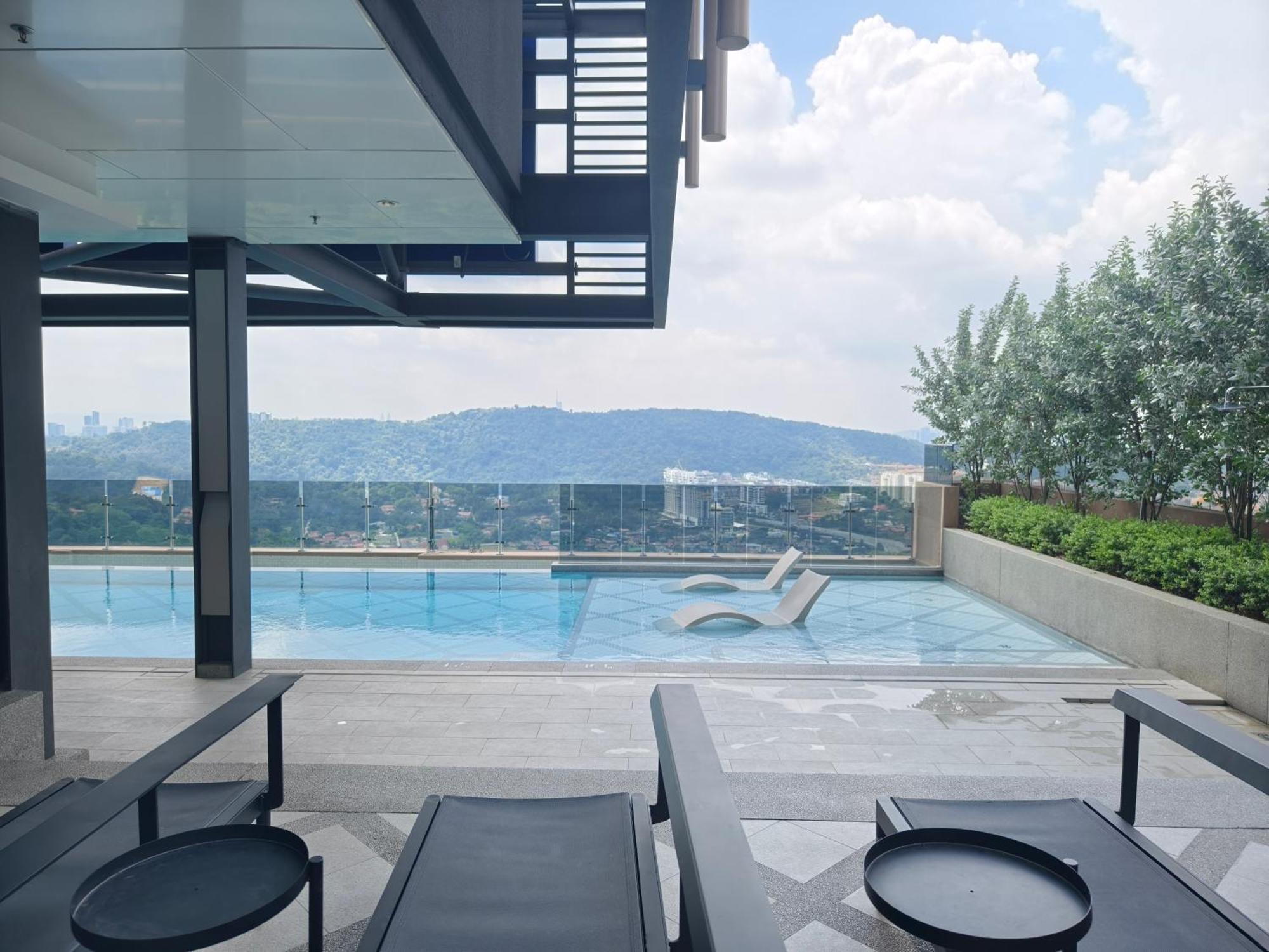 Mossaz Suites Empire City By Starwood Petaling Jaya Exterior photo