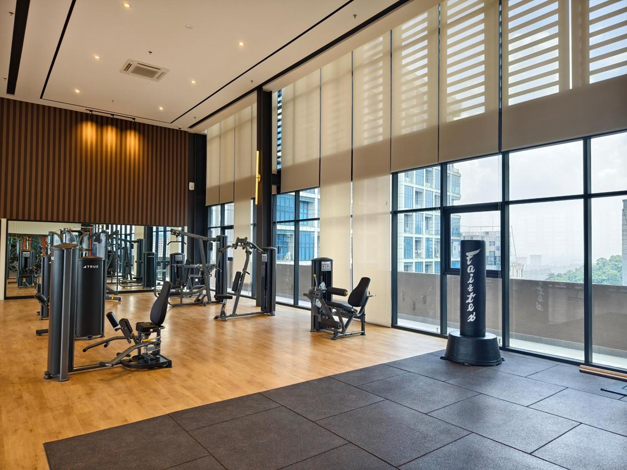 Mossaz Suites Empire City By Starwood Petaling Jaya Exterior photo