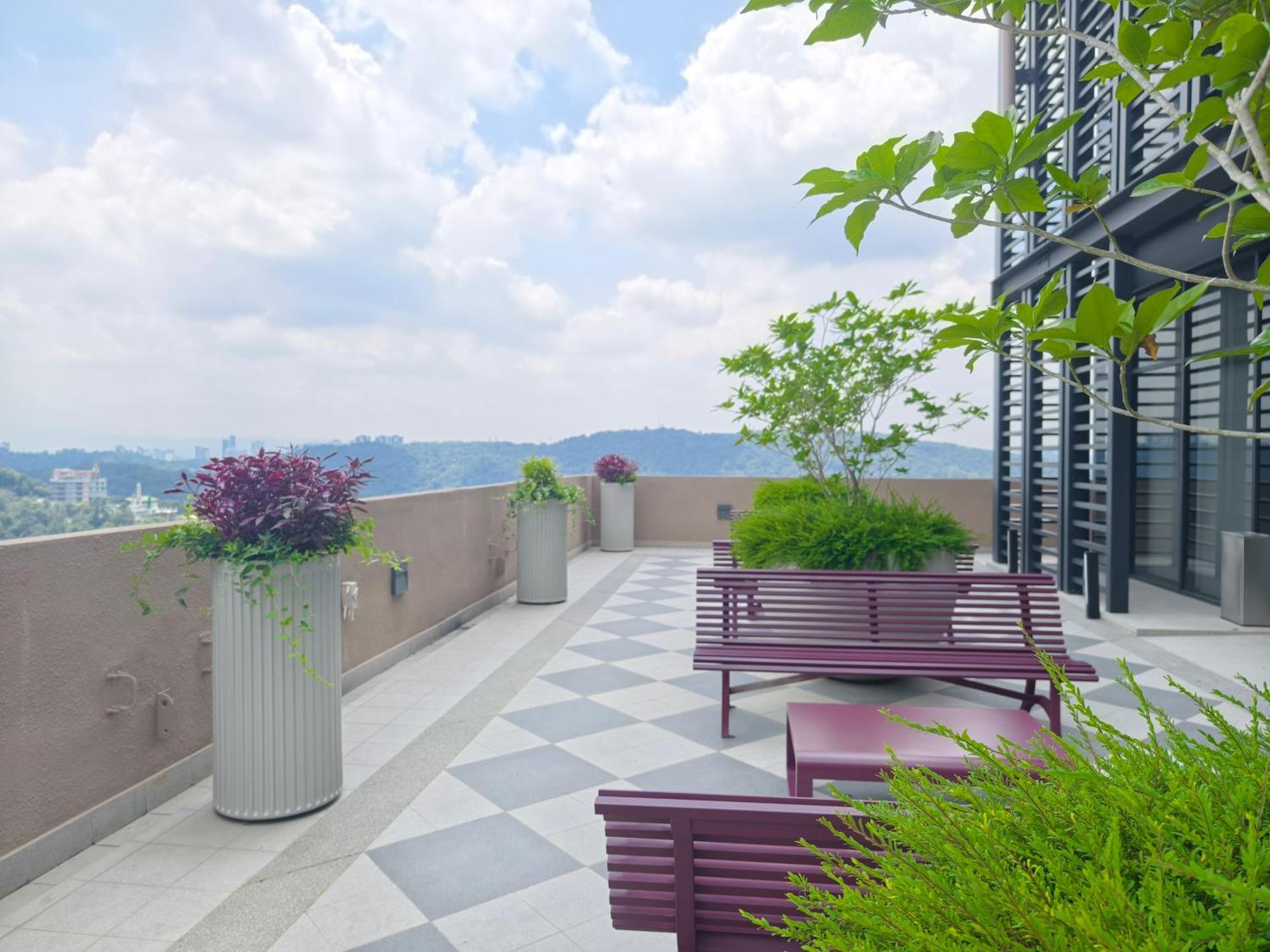 Mossaz Suites Empire City By Starwood Petaling Jaya Exterior photo